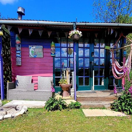 ホテル Treguth Glamping Unique Experience - Themed Huts Saint Day エクステリア 写真