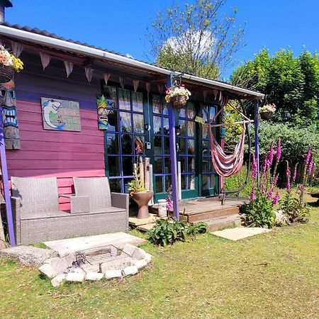 ホテル Treguth Glamping Unique Experience - Themed Huts Saint Day エクステリア 写真