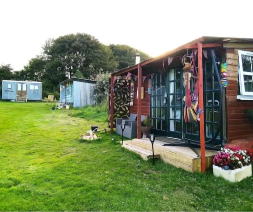 ホテル Treguth Glamping Unique Experience - Themed Huts Saint Day エクステリア 写真