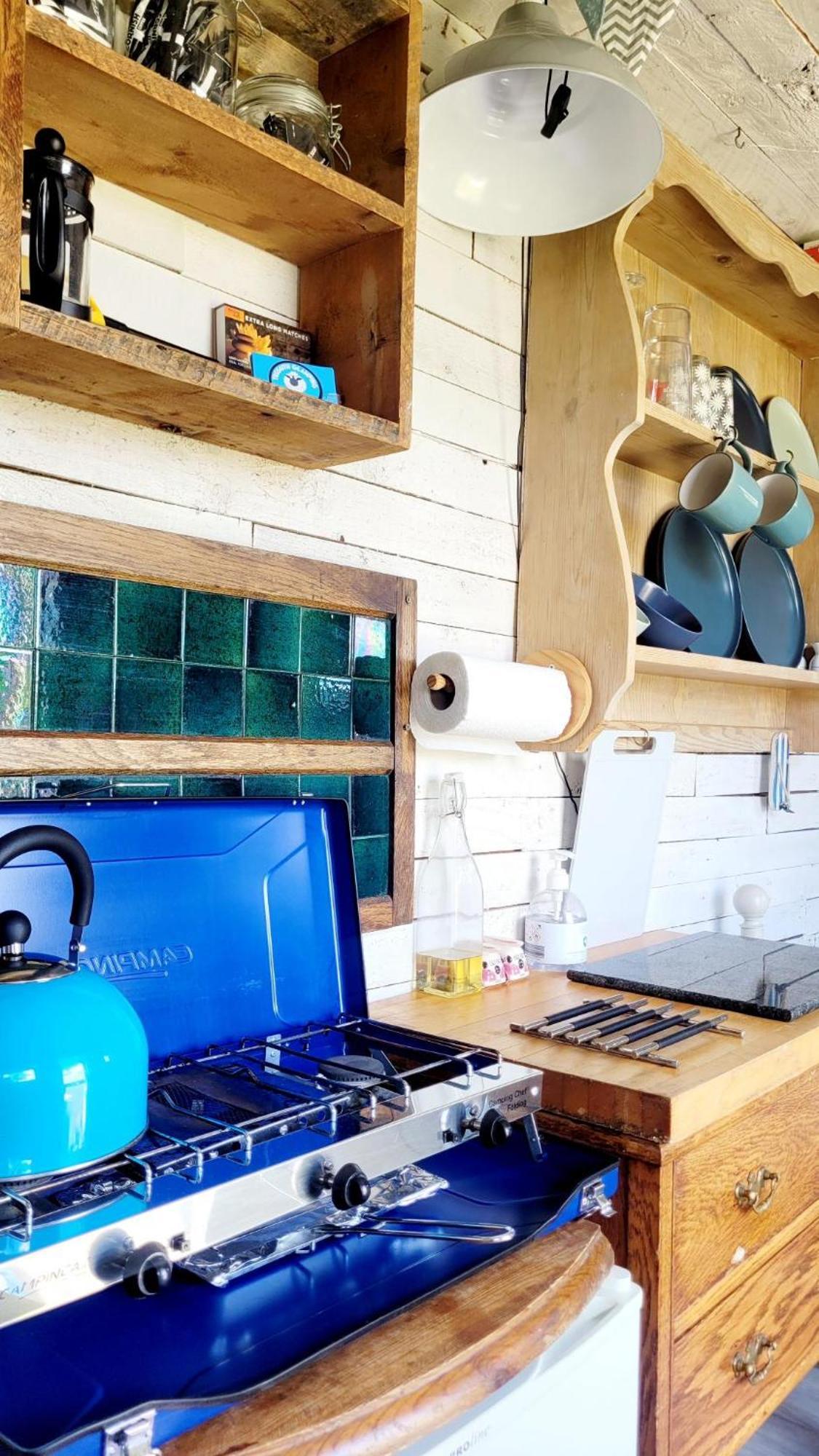 ホテル Treguth Glamping Unique Experience - Themed Huts Saint Day エクステリア 写真