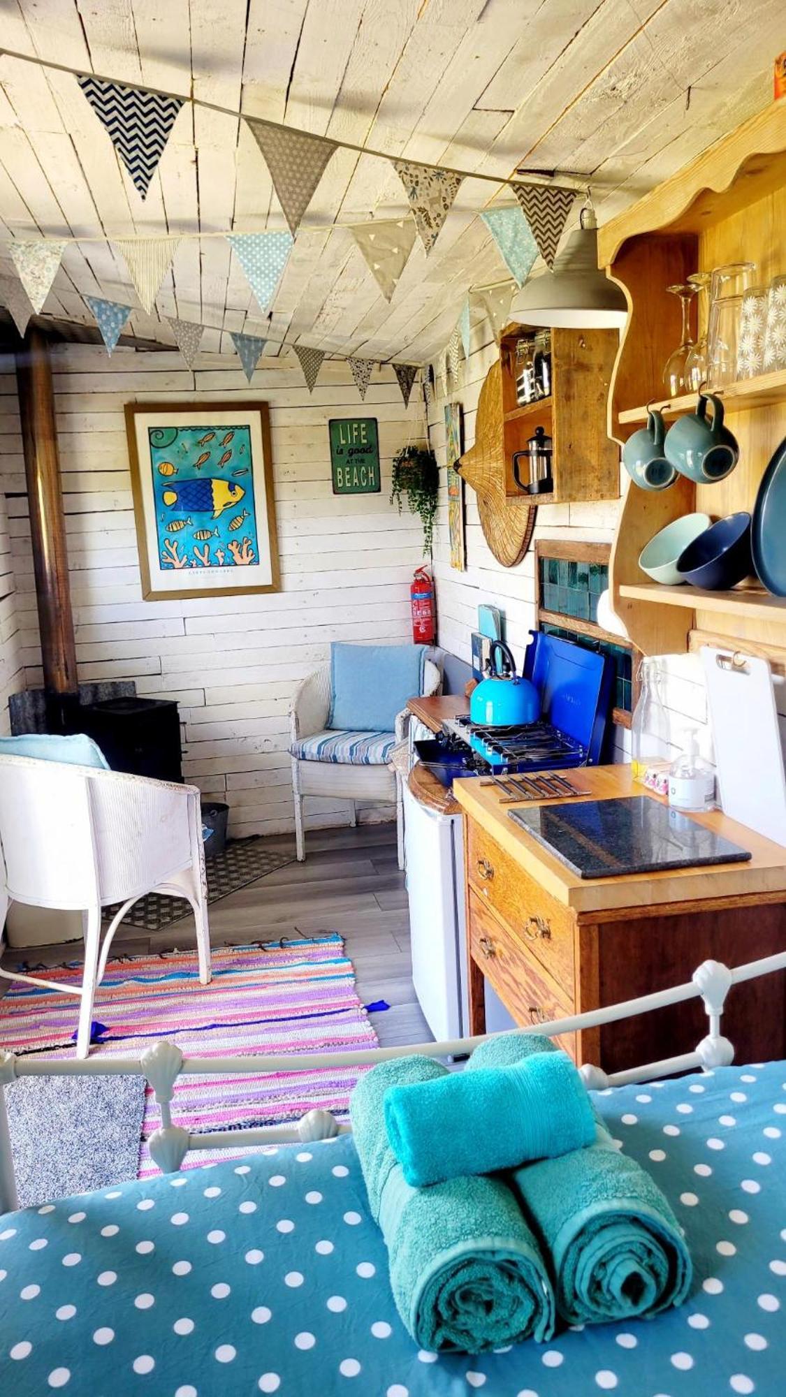 ホテル Treguth Glamping Unique Experience - Themed Huts Saint Day エクステリア 写真
